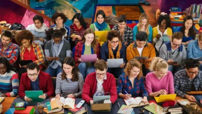 How Traveling Students Can Balance Studies with Online Tutoring